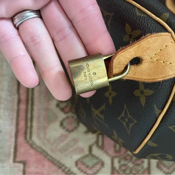 Louis Vuitton Immaculate Speedy 35 - Picture 12 of 14